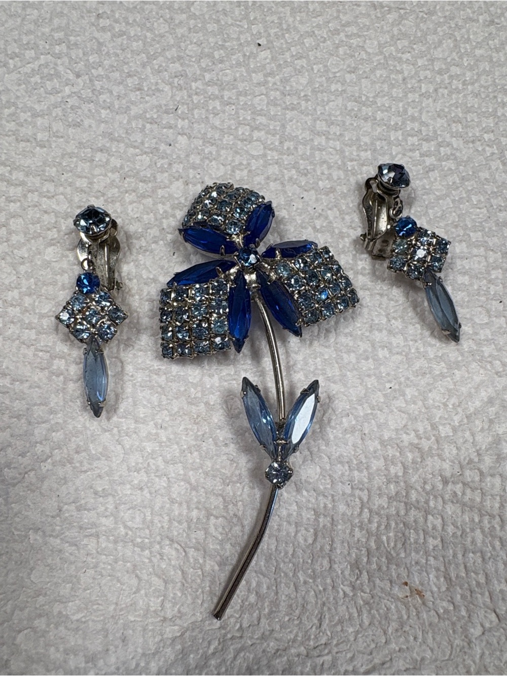 Vintage Blue Rhinestone Brooch/Pin with Matching Clip On Earrings Silver Tone